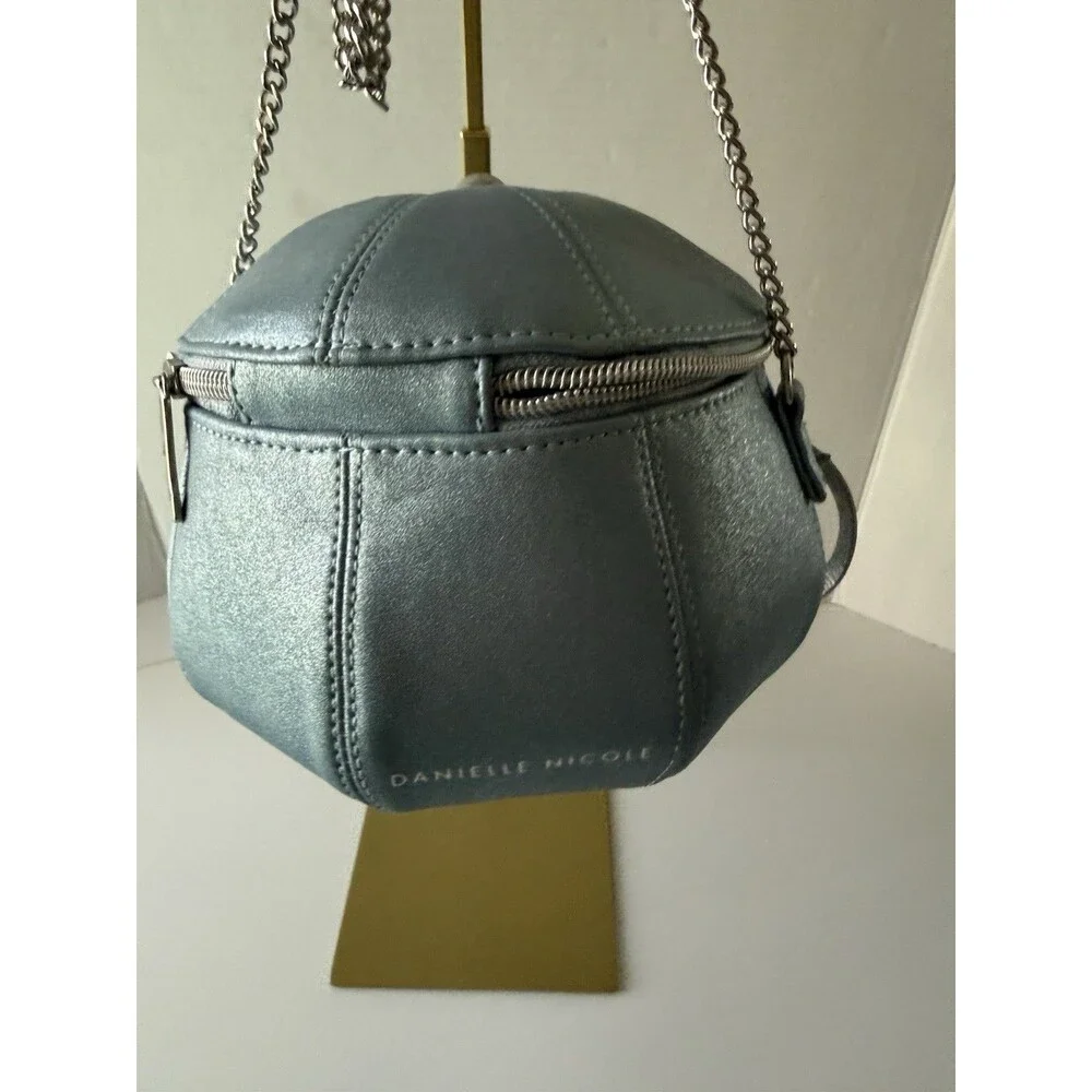 Cinderella Carriage Crossbody Danielle Nicole Brand Purse Silver Chain - Picture 7 of 16